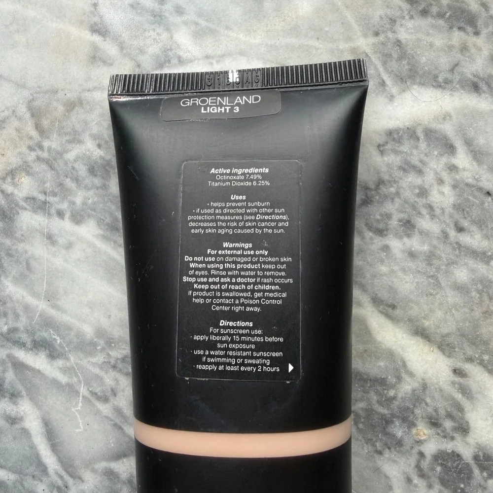 NARS Pure Radiant Tinted Moisturizer - Groenland Light 3